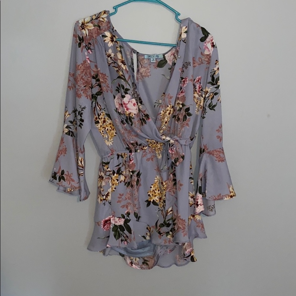 Super cute floral romper.